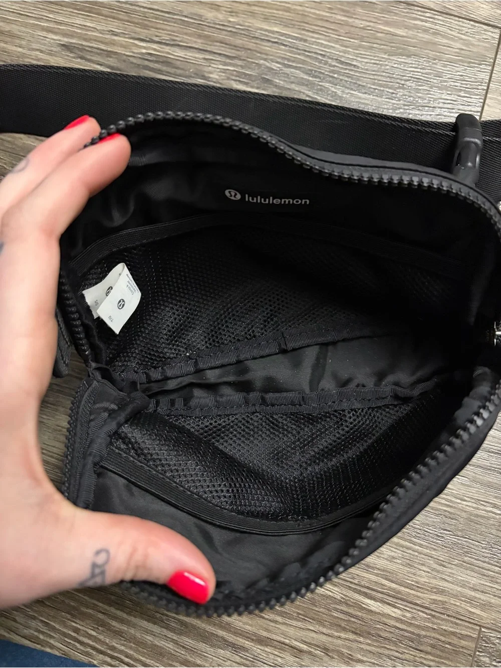lululemon athletica closure 2755